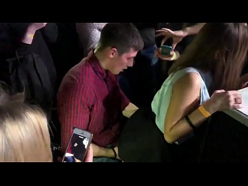 ❤️ Sexe real en una discoteca russa. Noia russa de 18 anys a l'anus i la vagina follada en una discoteca ❤️ Porno preciós a nosaltres ❤